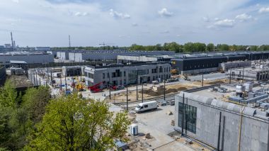 Widok na Bud 2 od strony wschodniej