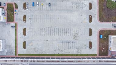 Rzut z góry na parking