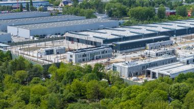 Widok na budynki nr 2, nr 5, nr 8 od strony wschodniej